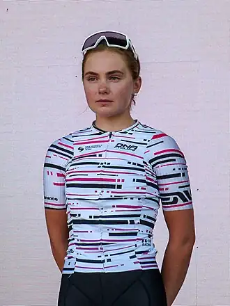 Van Dam bij de teampresentatie van de Ronde van de Ardèche 2024.