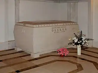 Sarcofaag van Kardinaal Andrzej Maria Deskur in het John Paul II Center