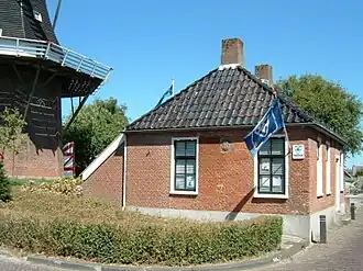 Sarrieshut bij de molen De Liefde in Uithuizen