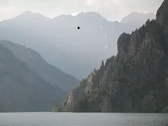 Uitzicht op het bergmeer Sary-Čelek