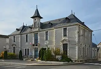 Gemeentehuis (van voormalige gemeente en van fusiegemeente)