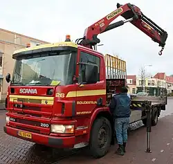 Scania 94G 260 met autolaadkraan