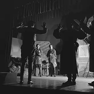 De vijfde colonne van Ernest Hemingway, 10.11.1945[7]