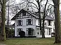 Villa met koetshuis