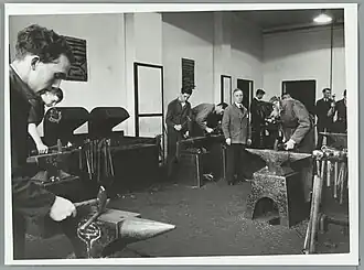 De smederij van de kweekschool voor machinisten in Amsterdam (1940)