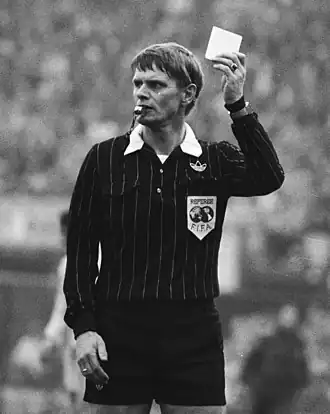 Egbert Mulder in actie tijdens Feyenoord - Ajax in 1982