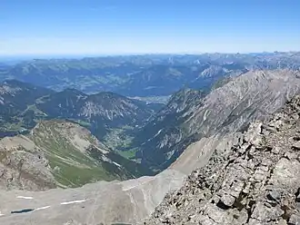 Uitzicht op het Brandnertal vanuit de Schesaplana-top