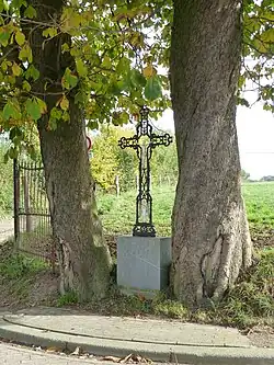 Wegkruis oostzijde dorp op kruising