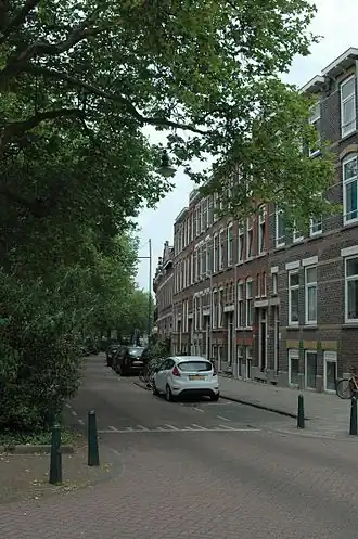 Schiebroekselaan, juni 2013. Foto is genomen op de kruising met de Willebrordusstraat, in de richting van de Bergselaan.