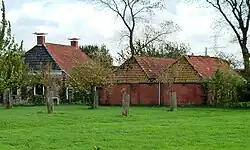 Les- en opslagschuur achter de woning