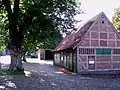 De bij het kasteel behorende boerderij