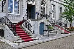 Detail voorgevel en bordes