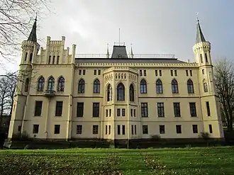 Achterzijde van Kasteel Evenburg