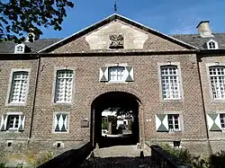 Middendeel oostvleugel met poort naar binnenplaats