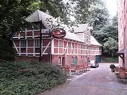 Restaurant in het uit 1821 daterende koetshuis van dit kasteel