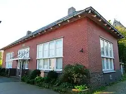 Het voormalige schooltje van Garnwerd uit 1875.