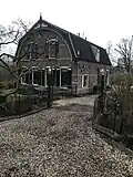 Woonhuis, voormalig boerderij met kenmerken van eclectische stijl