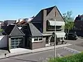 Villa, voorm. zilversmidwerkplaats in sobere Amsterdamse School-stijl