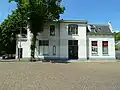 Woningen, voorm. stationsgebouw met dienstwoning met kenmerken van eclecticisme en art nouveau