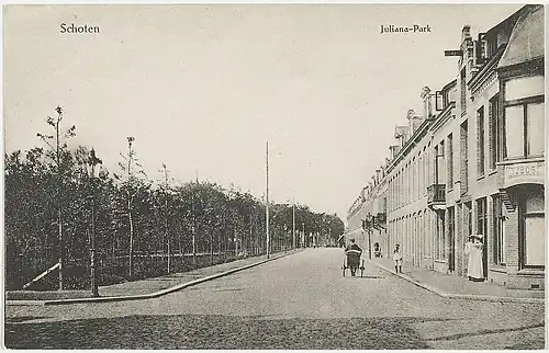 Het Julianapark, Schoten vanaf de hoek Spaansevaartstraat. Ziende naar het noorden.