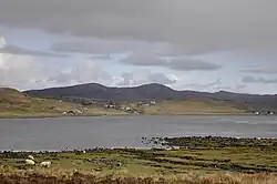 Loch Slapin vanaf de westelijke oever met Torrin aan de overkant