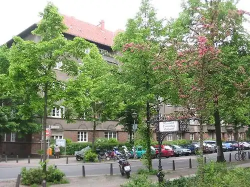 Schrammblock op de hoek van de Hildegard- en Schrammstraße