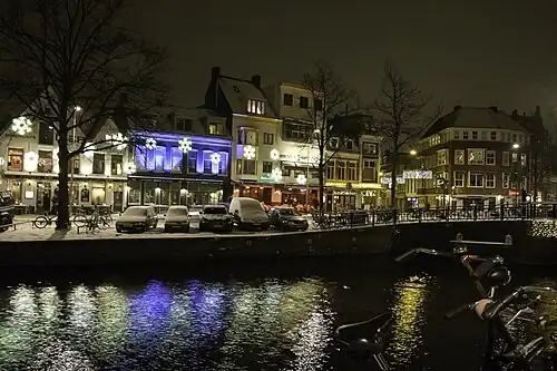 Het Schuitendiep bij de Poelebrug bij avond