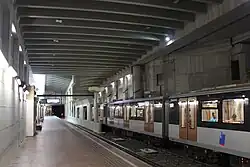 In 2013 zijn de oude perrons nog zichtbaar terwijl de grote galerij al gebouwd is.