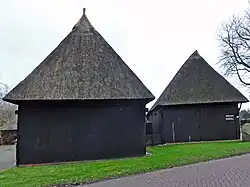 Schuren (links van het Boelenhoes en rechts van de Braamshof)