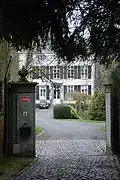 Kasteel Hof te(r) Zittert met bijgebouwen