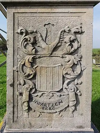 Wapen van Michael Onuphrius thoe Schwartzenberg en Hohenlansberg op het gedenkteken bij de Dokkumer Nieuwe Zijlen