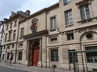 Ingang aan de Rue des Saints-Pères in Parijs