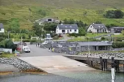 Haven met pier voor de ferry naar Raasay