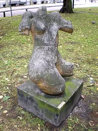 Beeld van een vrouw Lange Voorhout, Den Haag