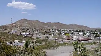 Gezicht over Searchlight vanuit het zuidwesten