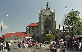 Voorzijde van de kerk