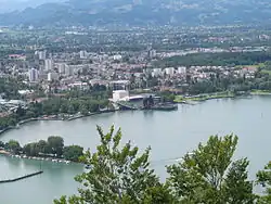 Het drijvende podium van de verre