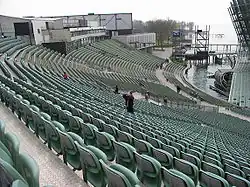 De zitplaatsen voor het drijvende podium voor het 2003/2004 stuk West Side Story