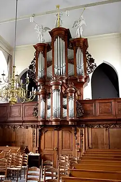 Interieur met orgel