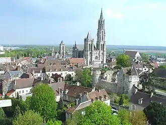 Uitzicht op de kathedraal Notre-Dame van Senlis