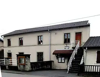 Gemeentehuis en school