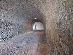 De toegangstunnel