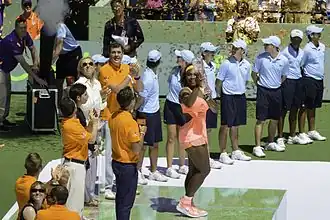 Serena Williams won vijf titels, inclusief drie grandslamtitels, om voor de vijfde keer het jaar als nr.1 af te sluiten.