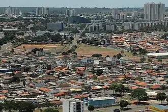 Uitzicht op Gama met in de verte het stadion Estádio Walmir Campelo Bezerra