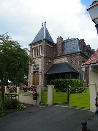 Gemeentehuis en school