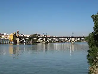 De brug vanaf Triana