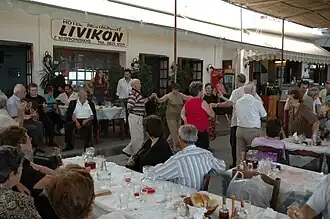 Spontane dans op de boulevard in Sfakia