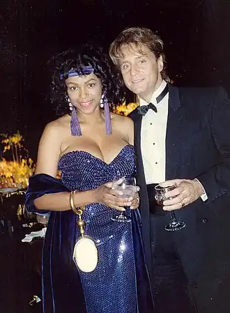 Shadoe Stevens (rechts) met zijn vrouw Beverly Cunningham bij de 41ste Emmy Awards in 1989.