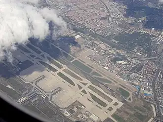 Terminal 2 van Shanghai hongqiao airport aansluitend op Shanghai Hongqiao Railway Station