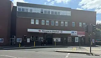 Stationsingang zoals gezien in juni 2024